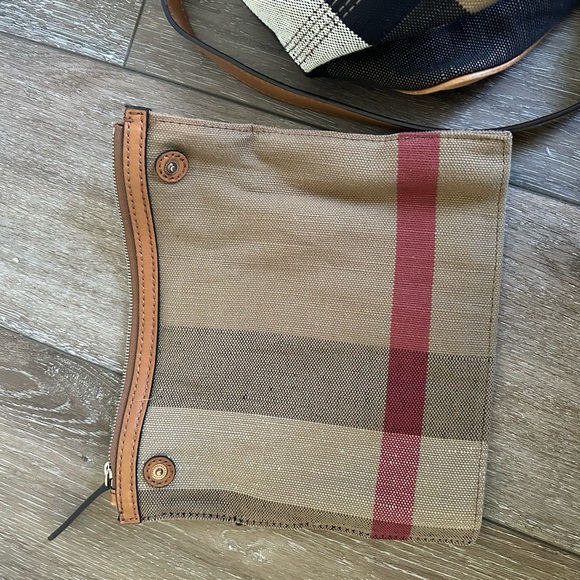 JUST REDUCED. Burberry canvas bag with inside pouch - Picture 8 of 13